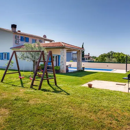 Holiday home Cozy In With Kitchen Gajana