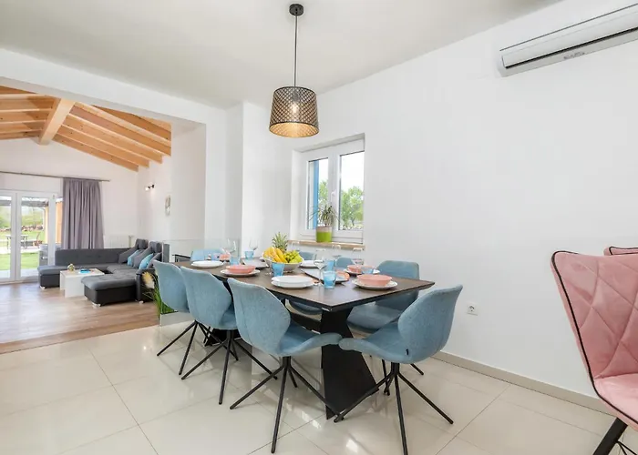 Semesterbostad Amazing In With Wifi