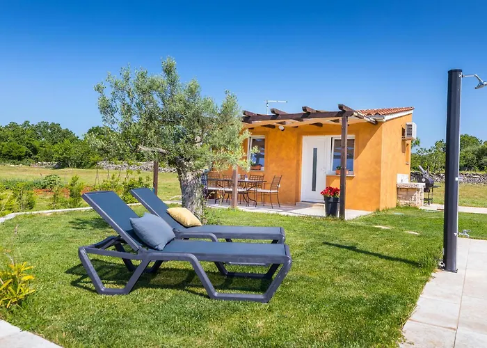 Semesterbostad Amazing In With Wifi Gajana